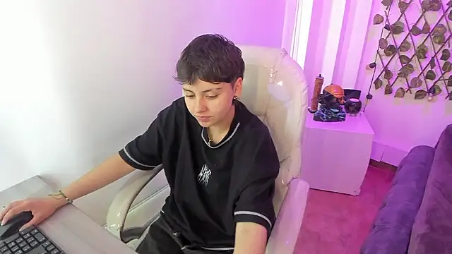 Nathaly ds online show from 4, 3, 2026