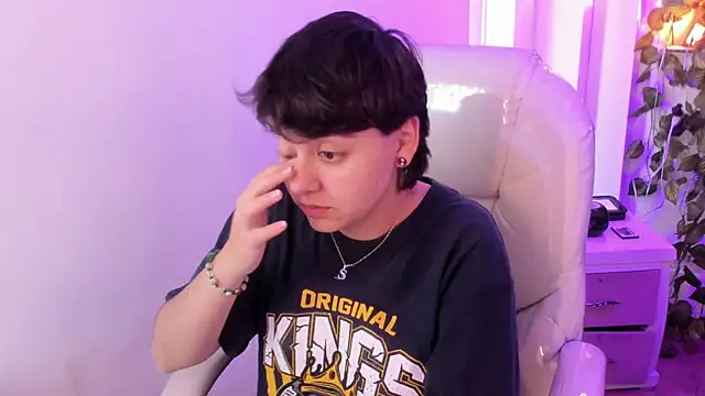 Nathaly ds online show from 10, 4, 2026