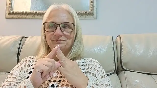 Snapshot of Velvet-Secrets chatting on 20, 9, 2025 Velvet-Secrets online show from 20, 9, 2025