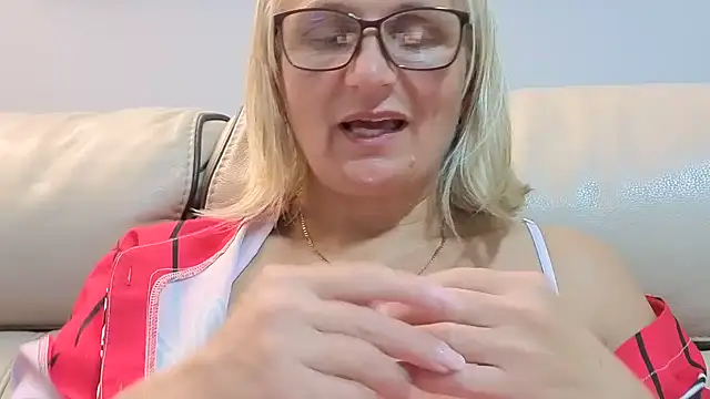 Snapshot of Velvet-Secrets chatting on 27, 9, 2025 Velvet-Secrets online show from 27, 9, 2025