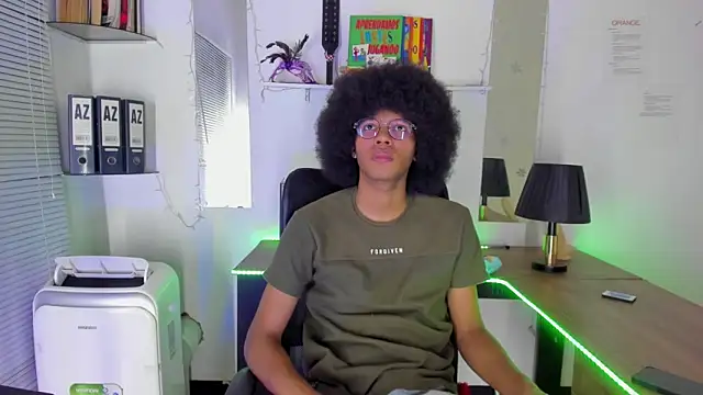 Snapshot of DEAMOL chatting on 7, 11, 2025 DEAMOL online show from 7, 11, 2025