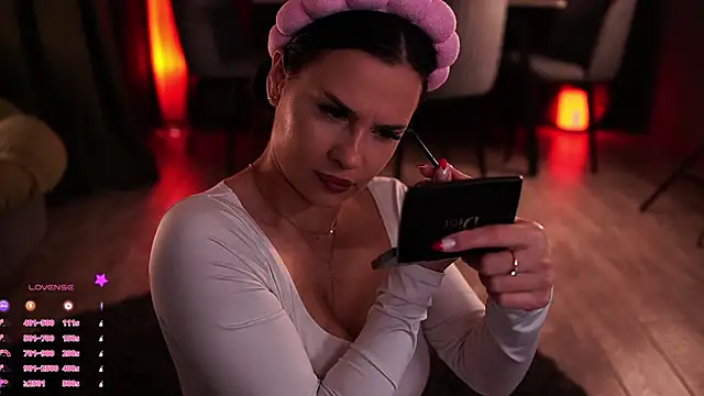 Snapshot of MaryHols chatting on 6, 10, 2025 MaryHols online show from 6, 10, 2025