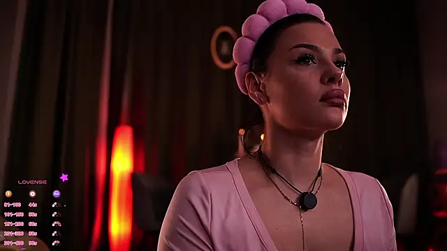 Snapshot of MaryHols chatting on 15, 10, 2025 MaryHols online show from 15, 10, 2025