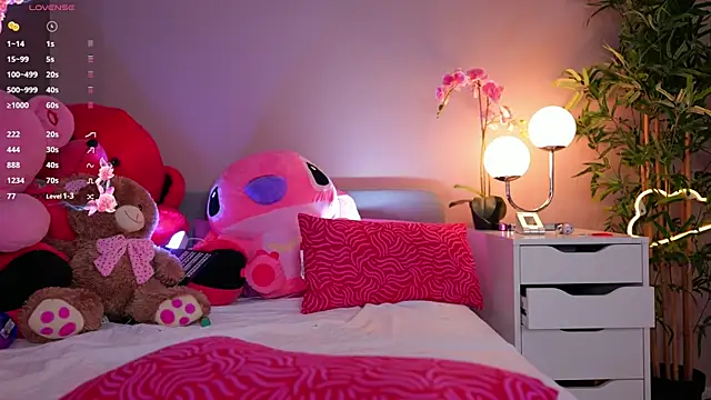 Snapshot of Vesya chatting on 6, 10, 2025 Vesya online show from 6, 10, 2025