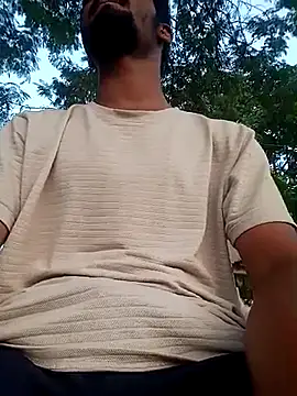 Snapshot of ZZiraa chatting on 24, 9, 2025 ZZiraa online show from 24, 9, 2025