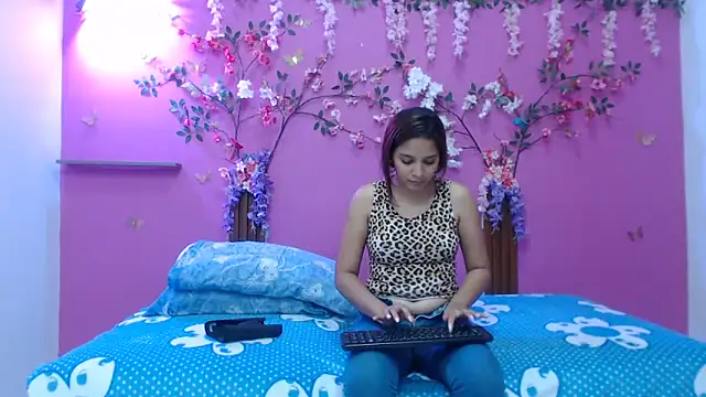 skinnybarbie022 online show from 6, 2, 2026