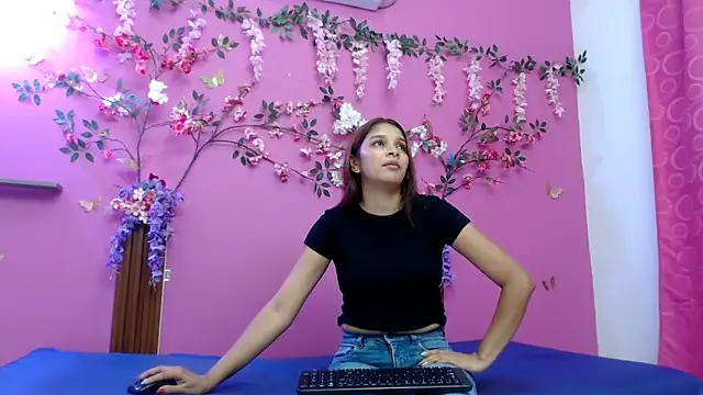 skinnybarbie022 online show from 14, 5, 2026