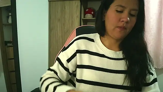 Oliviawatson1 online show from 2, 12, 2025