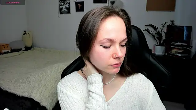 cute little ass online show from 1, 5, 2026