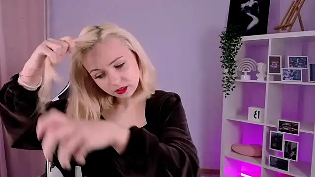 Charlotte Colinss online show from 20, 9, 2025