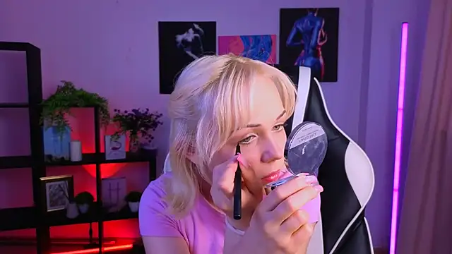 Charlotte Colinss online show from 4, 4, 2026