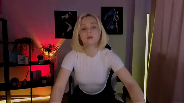 Snapshot of Charlotte_Colinss chatting on 30, 4, 2026 Charlotte Colinss online show from 30, 4, 2026
