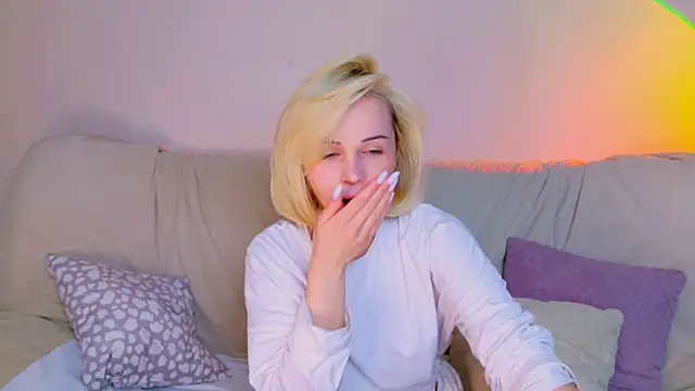 Snapshot of Charlotte_Colinss chatting on 11, 5, 2026 Charlotte Colinss online show from 11, 5, 2026