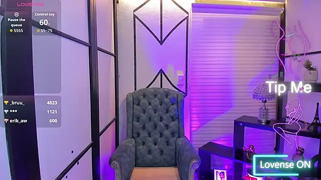 NahomiRichards  online show from 4, 12, 2025