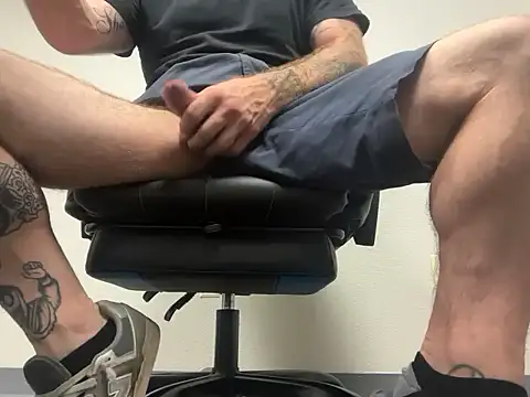 Snapshot of bearcub300 chatting on 22, 9, 2025 bearcub300 online show from 22, 9, 2025