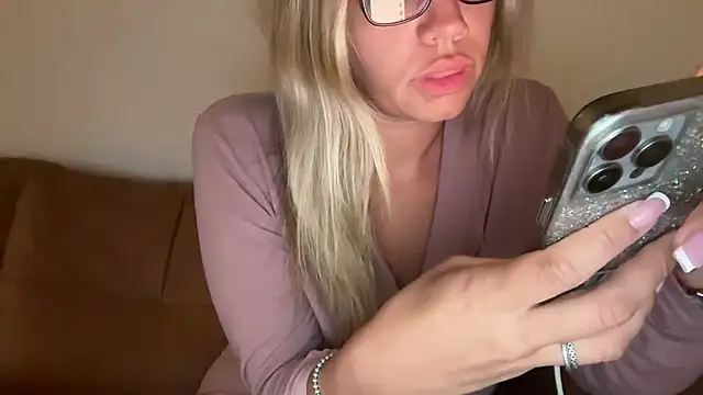 Snapshot of prettyykitty22 chatting on 21, 9, 2025 prettyykitty22 online show from 21, 9, 2025