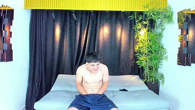 Snapshot of golden_girl_house chatting on 25, 10, 2025 golden girl house online show from 25, 10, 2025