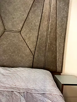 Isabela Colins online show from 18, 9, 2025