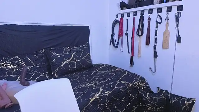 elowen halley1 online show from 8, 11, 2025