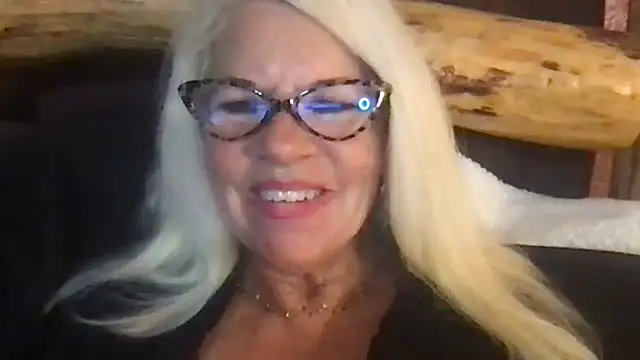 Snapshot of SubMissOlivia chatting on 31, 10, 2025 SubMissOlivia online show from 31, 10, 2025