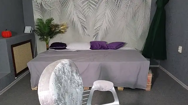 Eloisa Eliot online show from 4, 11, 2025