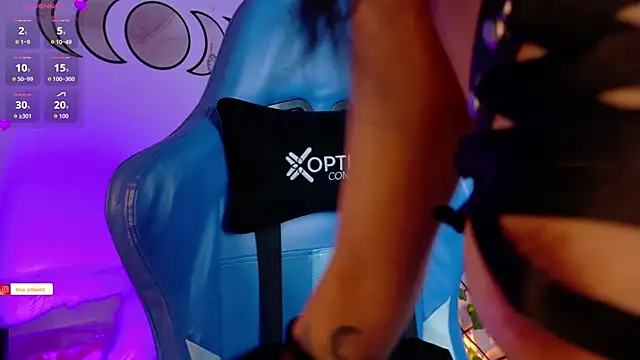 Snapshot of blue_kitten chatting on 11, 9, 2025 blue kitten online show from 11, 9, 2025