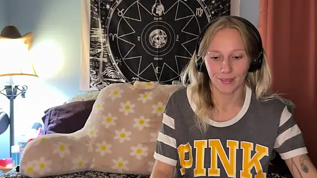 Snapshot of onlysunidreamss chatting on 11, 10, 2025 onlysunidreamss online show from 11, 10, 2025