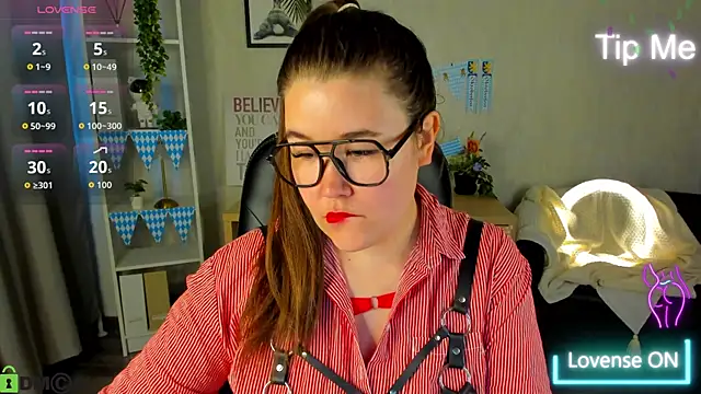 Snapshot of Tara_Torres chatting on 1, 10, 2025 Tara Torres online show from 1, 10, 2025