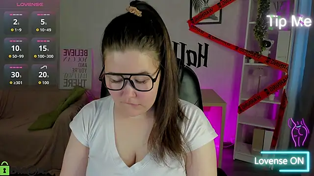 Snapshot of Tara_Torres chatting on 30, 10, 2025 Tara Torres online show from 30, 10, 2025