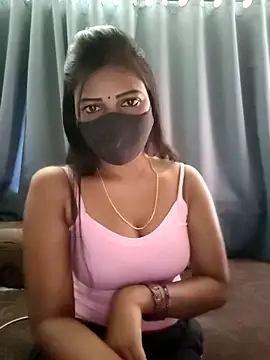 Snapshot of Misss-julli chatting on 14, 10, 2025 Misss-julli online show from 14, 10, 2025