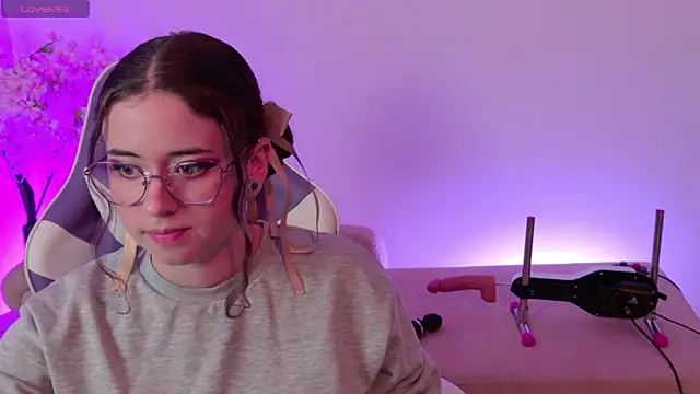 Mia wee online show from 16, 2, 2026