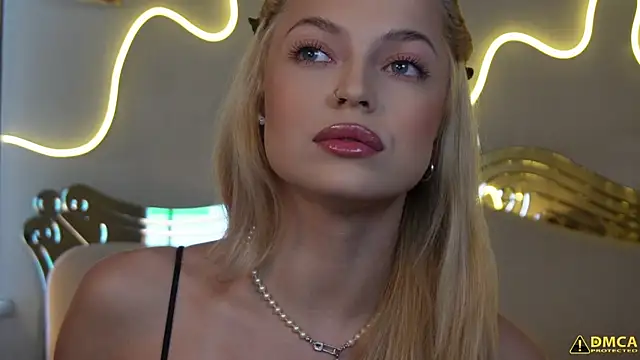 kellypeachcake online show from 23, 9, 2025