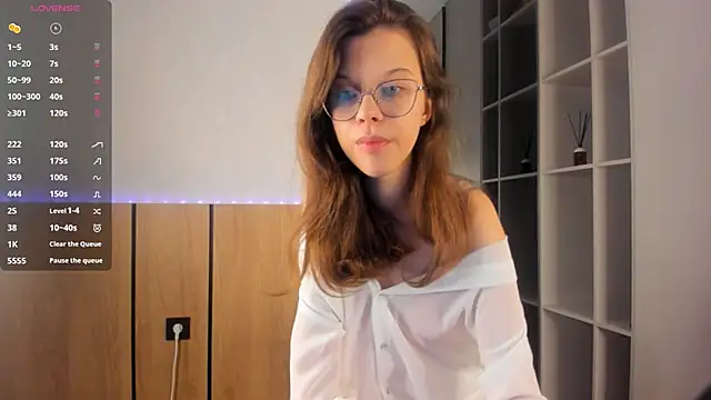 Xonalenei online show from 24, 9, 2025