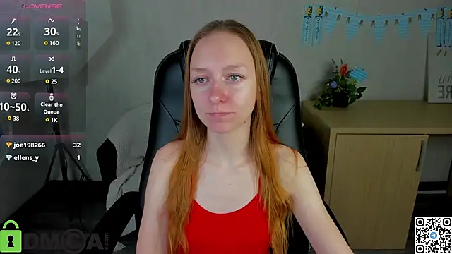 Mia E1fie online show from 12, 10, 2025