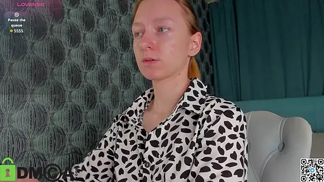 Mia E1fie online show from 6, 11, 2025