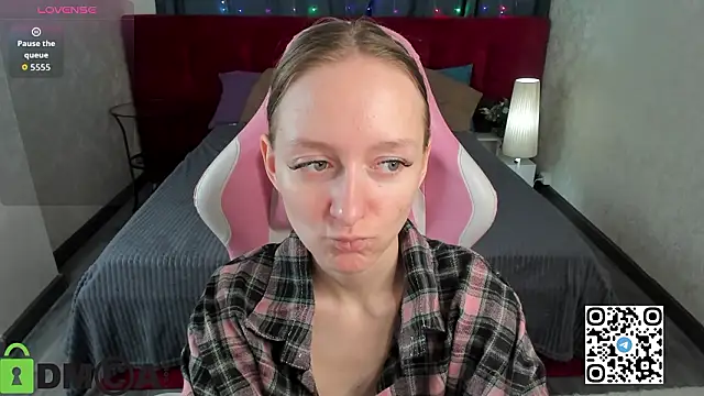 Mia E1fie online show from 3, 2, 2026