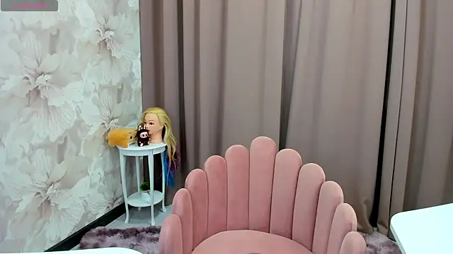 Snapshot of cute_luucy chatting on 15, 10, 2025 cute luucy online show from 15, 10, 2025