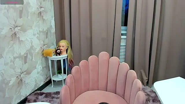 Snapshot of cute_luucy chatting on 21, 10, 2025 cute luucy online show from 21, 10, 2025