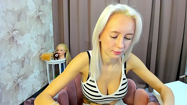 Snapshot of cute_luucy chatting on 23, 10, 2025 cute luucy online show from 23, 10, 2025