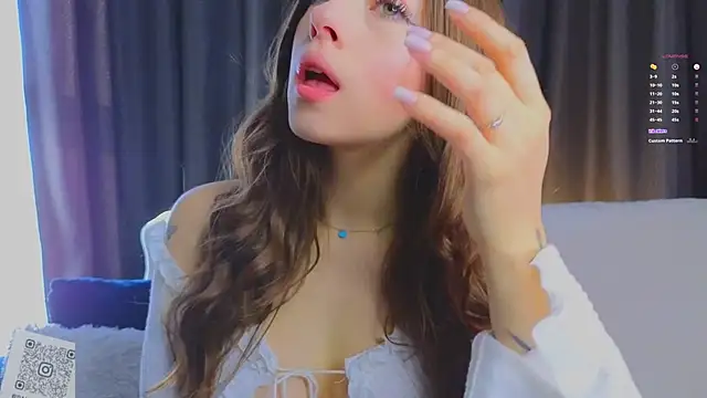 Snapshot of VirginiaHouston chatting on 1, 11, 2025 VirginiaHouston online show from 1, 11, 2025