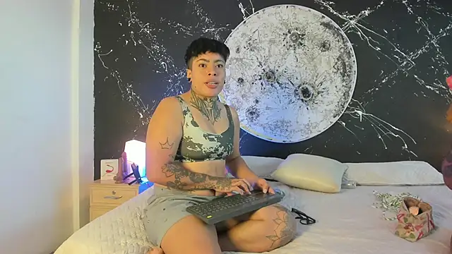 Snapshot of LiaAndMateo chatting on 1, 10, 2025 LiaAndMateo online show from 1, 10, 2025