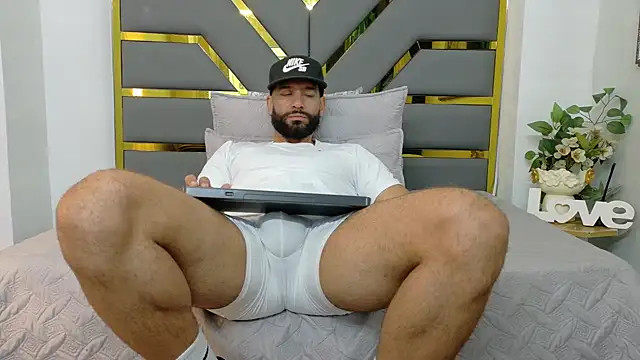 Snapshot of yorbymaxx chatting on 11, 10, 2025 yorbymaxx online show from 11, 10, 2025