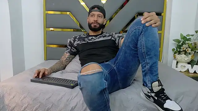 Snapshot of yorbymaxx chatting on 15, 10, 2025 yorbymaxx online show from 15, 10, 2025