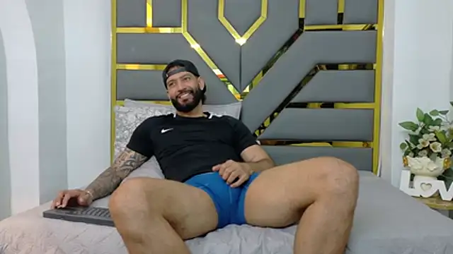 Snapshot of yorbymaxx chatting on 16, 10, 2025 yorbymaxx online show from 16, 10, 2025
