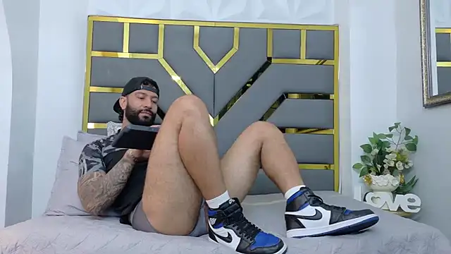 Snapshot of yorbymaxx chatting on 22, 10, 2025 yorbymaxx online show from 22, 10, 2025