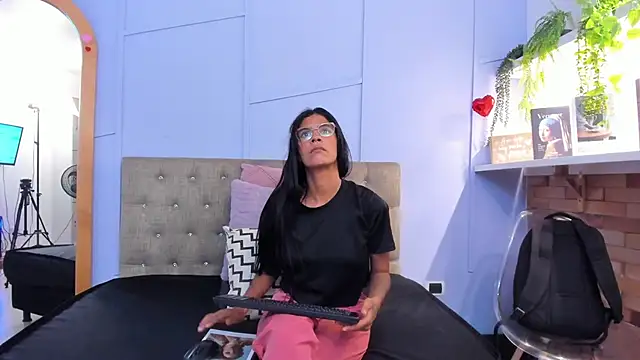 milavega  online show from 31, 3, 2026