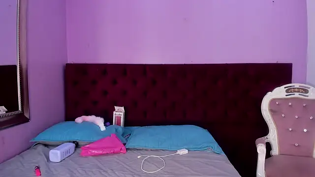 IsabellaLuxe online show from 23, 9, 2025