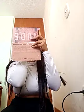 IsabellaLuxe online show from 25, 9, 2025