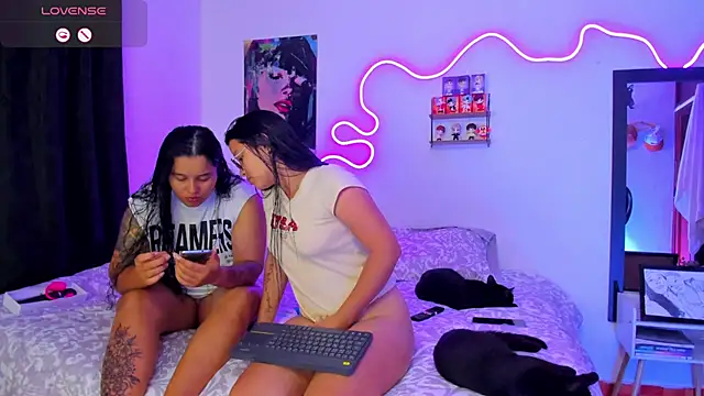 Dilan and Mia online show from 9, 10, 2025