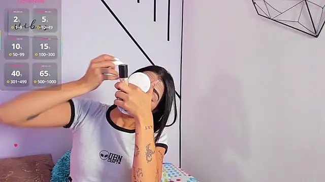 Snapshot of MiahCornell_ chatting on 4, 12, 2025 MiahCornell online show from 4, 12, 2025